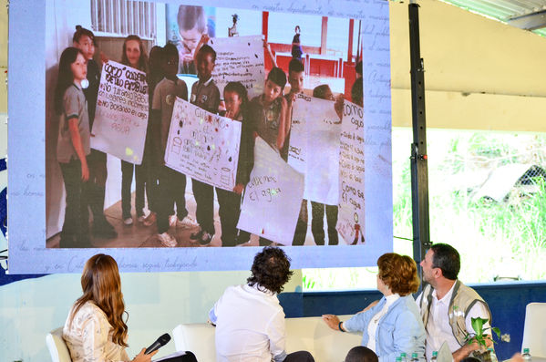 Cierre 2019 Unidos Agua
Cierre 2019 Unidos Agua.
Fecha: Noviembre 22 2019 
Para descargar esta fotografía en alta resolución, haga clic sobre la imagen hasta que la misma se despliegue en la pantalla completa; luego dé clic derecho y elija la opción "guardar imagen como". 
En caso de publicación por cualquier medio, solicitamos acompañarla del crédito: "Foto EPM"
Palabras clave: Cierre 2019 Unidos Agua