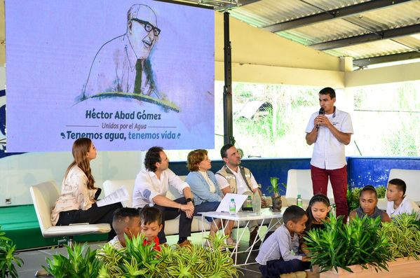 Cierre 2019 Unidos Agua
Cierre 2019 Unidos Agua.
Fecha: Noviembre 22 2019 
Para descargar esta fotografía en alta resolución, haga clic sobre la imagen hasta que la misma se despliegue en la pantalla completa; luego dé clic derecho y elija la opción "guardar imagen como". 
En caso de publicación por cualquier medio, solicitamos acompañarla del crédito: "Foto EPM"
Palabras clave: Cierre 2019 Unidos Agua