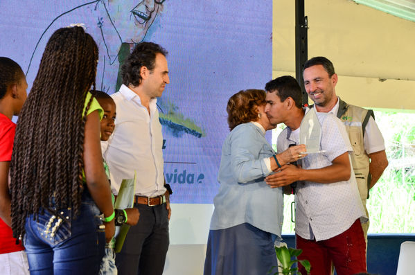 Cierre 2019 Unidos Agua
Cierre 2019 Unidos Agua.
Fecha: Noviembre 22 2019 
Para descargar esta fotografía en alta resolución, haga clic sobre la imagen hasta que la misma se despliegue en la pantalla completa; luego dé clic derecho y elija la opción "guardar imagen como". 
En caso de publicación por cualquier medio, solicitamos acompañarla del crédito: "Foto EPM"
Palabras clave: Cierre 2019 Unidos Agua