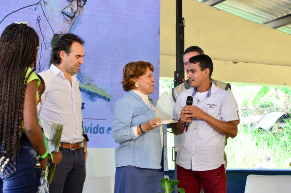 Cierre 2019 Unidos Agua
Cierre 2019 Unidos Agua.
Fecha: Noviembre 22 2019 
Para descargar esta fotografía en alta resolución, haga clic sobre la imagen hasta que la misma se despliegue en la pantalla completa; luego dé clic derecho y elija la opción "guardar imagen como". 
En caso de publicación por cualquier medio, solicitamos acompañarla del crédito: "Foto EPM"
Palabras clave: Cierre 2019 Unidos Agua