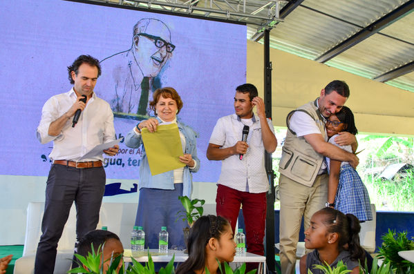 Cierre 2019 Unidos Agua
Cierre 2019 Unidos Agua.
Fecha: Noviembre 22 2019 
Para descargar esta fotografía en alta resolución, haga clic sobre la imagen hasta que la misma se despliegue en la pantalla completa; luego dé clic derecho y elija la opción "guardar imagen como". 
En caso de publicación por cualquier medio, solicitamos acompañarla del crédito: "Foto EPM"
Palabras clave: Cierre 2019 Unidos Agua