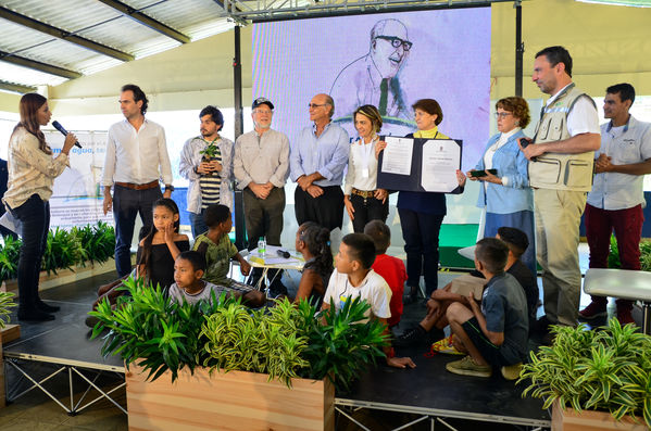 Cierre 2019 Unidos Agua
Cierre 2019 Unidos Agua.
Fecha: Noviembre 22 2019 
Para descargar esta fotografía en alta resolución, haga clic sobre la imagen hasta que la misma se despliegue en la pantalla completa; luego dé clic derecho y elija la opción "guardar imagen como". 
En caso de publicación por cualquier medio, solicitamos acompañarla del crédito: "Foto EPM"
Palabras clave: Cierre 2019 Unidos Agua