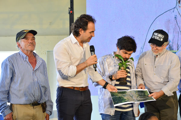 Cierre 2019 Unidos Agua
Cierre 2019 Unidos Agua.
Fecha: Noviembre 22 2019 
Para descargar esta fotografía en alta resolución, haga clic sobre la imagen hasta que la misma se despliegue en la pantalla completa; luego dé clic derecho y elija la opción "guardar imagen como". 
En caso de publicación por cualquier medio, solicitamos acompañarla del crédito: "Foto EPM"
Palabras clave: Cierre 2019 Unidos Agua