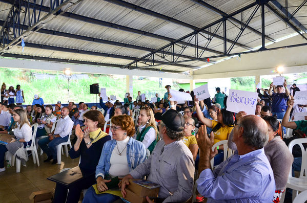 Cierre 2019 Unidos Agua
Cierre 2019 Unidos Agua.
Fecha: Noviembre 22 2019 
Para descargar esta fotografía en alta resolución, haga clic sobre la imagen hasta que la misma se despliegue en la pantalla completa; luego dé clic derecho y elija la opción "guardar imagen como". 
En caso de publicación por cualquier medio, solicitamos acompañarla del crédito: "Foto EPM"
Palabras clave: Cierre 2019 Unidos Agua