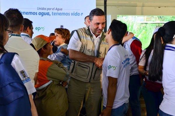 Cierre 2019 Unidos Agua
Cierre 2019 Unidos Agua.
Fecha: Noviembre 22 2019 
Para descargar esta fotografía en alta resolución, haga clic sobre la imagen hasta que la misma se despliegue en la pantalla completa; luego dé clic derecho y elija la opción "guardar imagen como". 
En caso de publicación por cualquier medio, solicitamos acompañarla del crédito: "Foto EPM"
Palabras clave: Cierre 2019 Unidos Agua