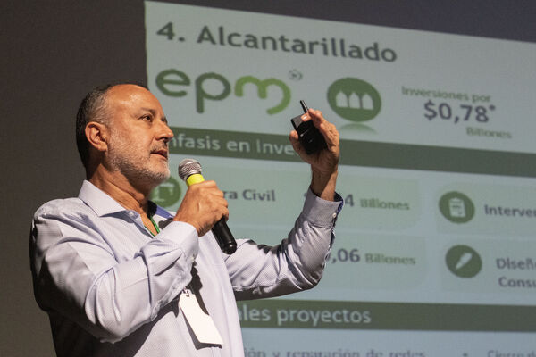 Encuentro Proveedores y contratistas 
Encuentro Proveedores y contratistas 
Fecha: Noviembre 24 2021 
Para descargar esta fotografía en alta resolución, haga clic sobre la imagen hasta que la misma se despliegue en la pantalla completa; luego dé clic derecho y elija la opción "guardar imagen como". 
En caso de publicación por cualquier medio, solicitamos acompañarla del crédito: "Foto EPM"
Palabras clave: Encuentro Proveedores contratistas