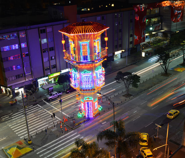 Alumbrado navideño 2013
Alumbrado navideño 2013
Fecha: Noviembre 26 de 2013. 
Para descargar esta fotografía en alta resolución, haga clic sobre la imagen hasta que la misma se despliegue en la pantalla completa; luego dé clic derecho y elija la opción "guardar imagen como". 
En caso de publicación por cualquier medio, solicitamos acompañarla del crédito: "Foto EPM"
Palabras clave: Alumbrado navideño 2013 casa Esquina