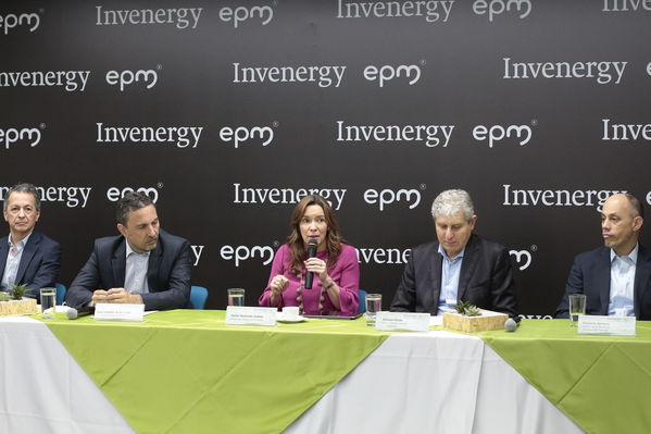 Rueda prensa Alianza EPM Invernergy
Rueda prensa Alianza EPM Invernergy.
Fecha: Noviembre 27 2019 
Para descargar esta fotografía en alta resolución, haga clic sobre la imagen hasta que la misma se despliegue en la pantalla completa; luego dé clic derecho y elija la opción "guardar imagen como". 
En caso de publicación por cualquier medio, solicitamos acompañarla del crédito: "Foto EPM"
Palabras clave: Rueda prensa Alianza EPM Invernergy