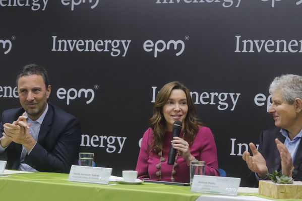 Rueda prensa Alianza EPM Invernergy
Rueda prensa Alianza EPM Invernergy.
Fecha: Noviembre 27 2019 
Para descargar esta fotografía en alta resolución, haga clic sobre la imagen hasta que la misma se despliegue en la pantalla completa; luego dé clic derecho y elija la opción "guardar imagen como". 
En caso de publicación por cualquier medio, solicitamos acompañarla del crédito: "Foto EPM"
Palabras clave: Rueda prensa Alianza EPM Invernergy