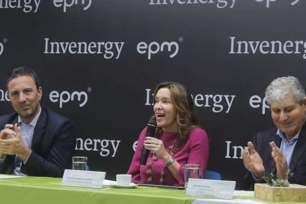 Rueda prensa Alianza EPM Invernergy
Rueda prensa Alianza EPM Invernergy.
Fecha: Noviembre 27 2019 
Para descargar esta fotografía en alta resolución, haga clic sobre la imagen hasta que la misma se despliegue en la pantalla completa; luego dé clic derecho y elija la opción "guardar imagen como". 
En caso de publicación por cualquier medio, solicitamos acompañarla del crédito: "Foto EPM"
Palabras clave: Rueda prensa Alianza EPM Invernergy