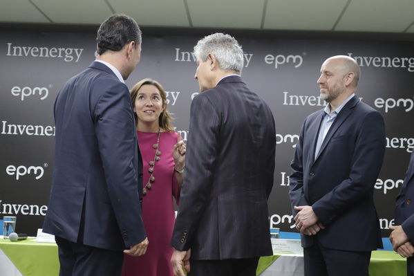Rueda prensa Alianza EPM Invernergy
Rueda prensa Alianza EPM Invernergy.
Fecha: Noviembre 27 2019 
Para descargar esta fotografía en alta resolución, haga clic sobre la imagen hasta que la misma se despliegue en la pantalla completa; luego dé clic derecho y elija la opción "guardar imagen como". 
En caso de publicación por cualquier medio, solicitamos acompañarla del crédito: "Foto EPM"
Palabras clave: Rueda prensa Alianza EPM Invernergy