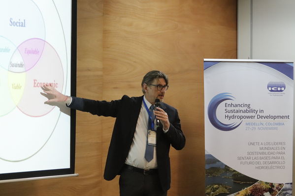 Conferencia anual ICH 2017
Conferencia anual ICH 2017
Fecha: Noviembre 28 de 2017
Para descargar esta fotografía en alta resolución, haga clic sobre la imagen hasta que la misma se despliegue en la pantalla completa; luego dé clic derecho y elija la opción "guardar imagen como". 
En caso de publicación por cualquier medio, solicitamos acompañarla del crédito: "Foto EPM"
Palabras clave: Conferencia anual ICH 2017