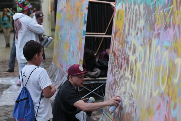 Encendido del Alumbrado Navideño 2019
Encendido del Alumbrado Navideño 2019
Fecha: Noviembre 2 2019.
Para descargar esta fotografía en alta resolución, haga clic sobre la imagen hasta que la misma se despliegue en la pantalla completa; luego dé clic derecho y elija la opción "guardar imagen como". 
En caso de publicación por cualquier medio, solicitamos acompañarla del crédito: "Foto EPM"
Palabras clave: Encendido del Alumbrado Navideño 2019