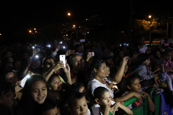 Encendido del Alumbrado Navideño 2019
Encendido del Alumbrado Navideño 2019
Fecha: Noviembre 2 2019.
Para descargar esta fotografía en alta resolución, haga clic sobre la imagen hasta que la misma se despliegue en la pantalla completa; luego dé clic derecho y elija la opción "guardar imagen como". 
En caso de publicación por cualquier medio, solicitamos acompañarla del crédito: "Foto EPM"
Palabras clave: Encendido del Alumbrado Navideño 2019