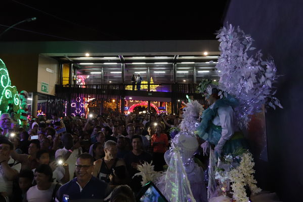 Encendido del Alumbrado Navideño 2019
Encendido del Alumbrado Navideño 2019
Fecha: Noviembre 2 2019.
Para descargar esta fotografía en alta resolución, haga clic sobre la imagen hasta que la misma se despliegue en la pantalla completa; luego dé clic derecho y elija la opción "guardar imagen como". 
En caso de publicación por cualquier medio, solicitamos acompañarla del crédito: "Foto EPM"
Palabras clave: Encendido del Alumbrado Navideño 2019