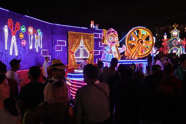 Encendido del Alumbrado Navideño 2019
Encendido del Alumbrado Navideño 2019
Fecha: Noviembre 2 2019.
Para descargar esta fotografía en alta resolución, haga clic sobre la imagen hasta que la misma se despliegue en la pantalla completa; luego dé clic derecho y elija la opción "guardar imagen como". 
En caso de publicación por cualquier medio, solicitamos acompañarla del crédito: "Foto EPM"
Palabras clave: Encendido del Alumbrado Navideño 2019