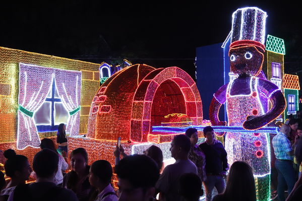 Encendido del Alumbrado Navideño 2019
Encendido del Alumbrado Navideño 2019
Fecha: Noviembre 2 2019.
Para descargar esta fotografía en alta resolución, haga clic sobre la imagen hasta que la misma se despliegue en la pantalla completa; luego dé clic derecho y elija la opción "guardar imagen como". 
En caso de publicación por cualquier medio, solicitamos acompañarla del crédito: "Foto EPM"
Palabras clave: Encendido del Alumbrado Navideño 2019