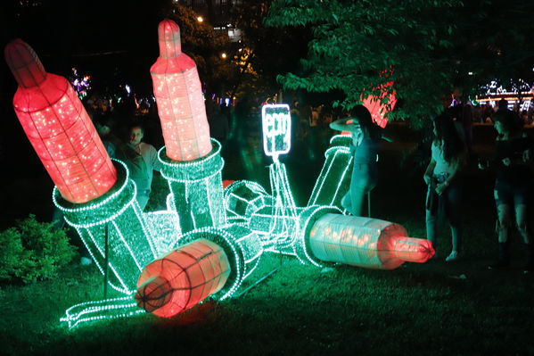 Encendido del Alumbrado Navideño 2019
Encendido del Alumbrado Navideño 2019
Fecha: Noviembre 2 2019.
Para descargar esta fotografía en alta resolución, haga clic sobre la imagen hasta que la misma se despliegue en la pantalla completa; luego dé clic derecho y elija la opción "guardar imagen como". 
En caso de publicación por cualquier medio, solicitamos acompañarla del crédito: "Foto EPM"
Palabras clave: Encendido del Alumbrado Navideño 2019