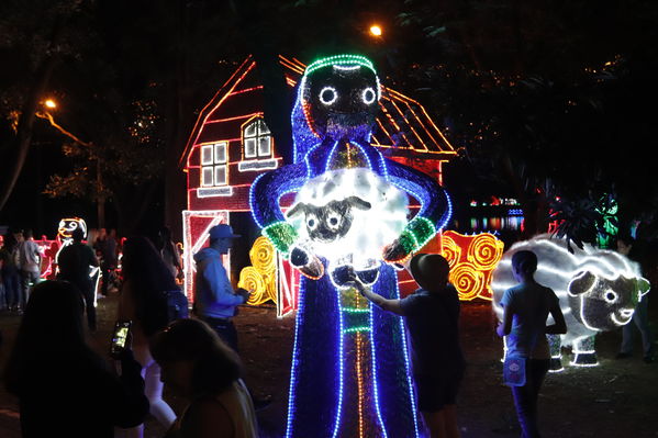 Encendido del Alumbrado Navideño 2019
Encendido del Alumbrado Navideño 2019
Fecha: Noviembre 2 2019.
Para descargar esta fotografía en alta resolución, haga clic sobre la imagen hasta que la misma se despliegue en la pantalla completa; luego dé clic derecho y elija la opción "guardar imagen como". 
En caso de publicación por cualquier medio, solicitamos acompañarla del crédito: "Foto EPM"
Palabras clave: Encendido del Alumbrado Navideño 2019