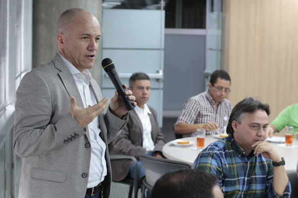 Años de servicio 20 y 25 Noviembre
Años de servicio 20 y 25 Noviembre
Fecha: Noviembre 29 2019.
Para descargar esta fotografía en alta resolución, haga clic sobre la imagen hasta que la misma se despliegue en la pantalla completa; luego dé clic derecho y elija la opción "guardar imagen como". 
En caso de publicación por cualquier medio, solicitamos acompañarla del crédito: "Foto EPM"
Palabras clave: Años de servicio 20 y 25 Noviembre
