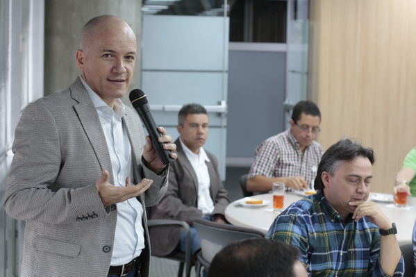 Años de servicio 20 y 25 Noviembre
Años de servicio 20 y 25 Noviembre
Fecha: Noviembre 29 2019.
Para descargar esta fotografía en alta resolución, haga clic sobre la imagen hasta que la misma se despliegue en la pantalla completa; luego dé clic derecho y elija la opción "guardar imagen como". 
En caso de publicación por cualquier medio, solicitamos acompañarla del crédito: "Foto EPM"
Palabras clave: Años de servicio 20 y 25 Noviembre
