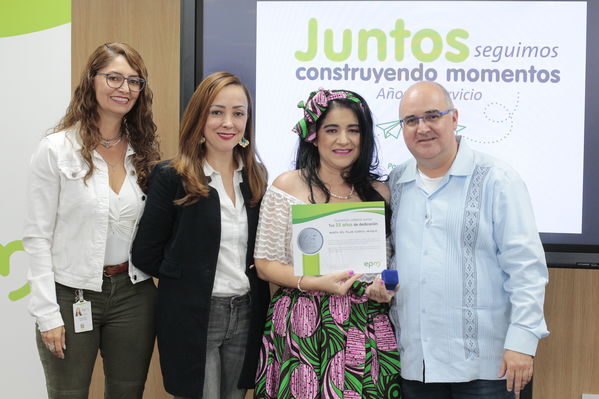 Años de servicio 20 y 25 Noviembre
Años de servicio 20 y 25 Noviembre
Fecha: Noviembre 29 2019.
Para descargar esta fotografía en alta resolución, haga clic sobre la imagen hasta que la misma se despliegue en la pantalla completa; luego dé clic derecho y elija la opción "guardar imagen como". 
En caso de publicación por cualquier medio, solicitamos acompañarla del crédito: "Foto EPM"
Palabras clave: Años de servicio 20 y 25 Noviembre