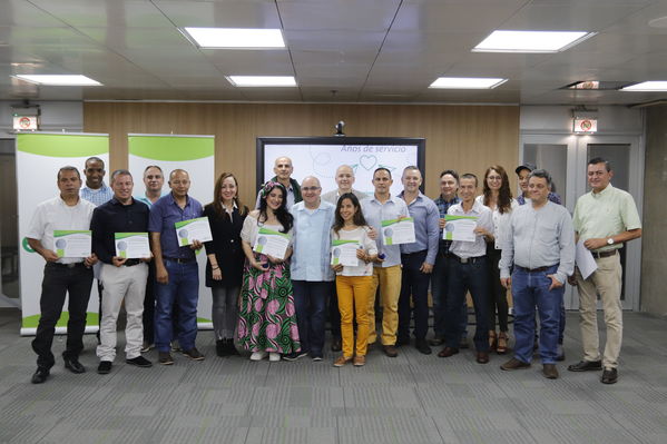 Años de servicio 20 y 25 Noviembre
Años de servicio 20 y 25 Noviembre
Fecha: Noviembre 29 2019.
Para descargar esta fotografía en alta resolución, haga clic sobre la imagen hasta que la misma se despliegue en la pantalla completa; luego dé clic derecho y elija la opción "guardar imagen como". 
En caso de publicación por cualquier medio, solicitamos acompañarla del crédito: "Foto EPM"
Palabras clave: Años de servicio 20 y 25 Noviembre