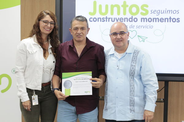 Años de servicio 20 y 25 Noviembre
Años de servicio 20 y 25 Noviembre
Fecha: Noviembre 29 2019.
Para descargar esta fotografía en alta resolución, haga clic sobre la imagen hasta que la misma se despliegue en la pantalla completa; luego dé clic derecho y elija la opción "guardar imagen como". 
En caso de publicación por cualquier medio, solicitamos acompañarla del crédito: "Foto EPM"
Palabras clave: Años de servicio 20 y 25 Noviembre