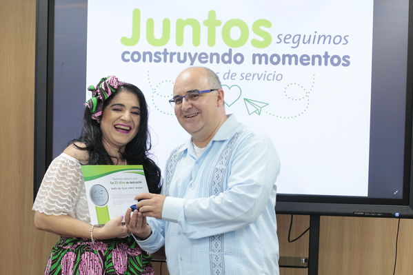 Años de servicio 20 y 25 Noviembre
Años de servicio 20 y 25 Noviembre
Fecha: Noviembre 29 2019.
Para descargar esta fotografía en alta resolución, haga clic sobre la imagen hasta que la misma se despliegue en la pantalla completa; luego dé clic derecho y elija la opción "guardar imagen como". 
En caso de publicación por cualquier medio, solicitamos acompañarla del crédito: "Foto EPM"
Palabras clave: Años de servicio 20 y 25 Noviembre
