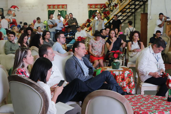 Rueda de prensa Alumbrado Navideño 2017
Rueda de prensa Alumbrado Navideño 2017
Fecha: Noviembre 3 de 2017
Para descargar esta fotografía en alta resolución, haga clic sobre la imagen hasta que la misma se despliegue en la pantalla completa; luego dé clic derecho y elija la opción "guardar imagen como". 
En caso de publicación por cualquier medio, solicitamos acompañarla del crédito: "Foto EPM"
Palabras clave: Rueda de prensa Alumbrado Navideño 2017