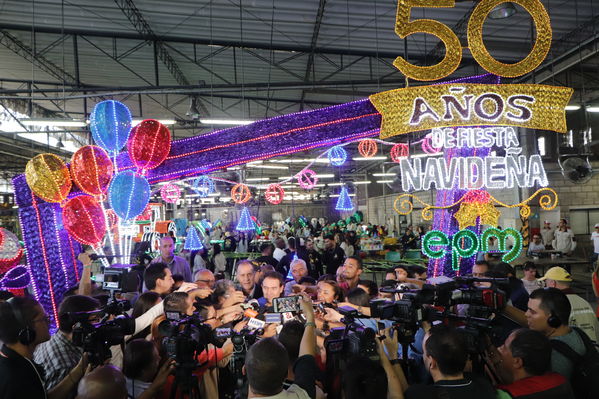 Rueda de prensa Alumbrado Navideño 2017
Rueda de prensa Alumbrado Navideño 2017
Fecha: Noviembre 3 de 2017
Para descargar esta fotografía en alta resolución, haga clic sobre la imagen hasta que la misma se despliegue en la pantalla completa; luego dé clic derecho y elija la opción "guardar imagen como". 
En caso de publicación por cualquier medio, solicitamos acompañarla del crédito: "Foto EPM"
Palabras clave: Rueda de prensa Alumbrado Navideño 2017