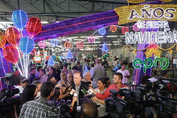 Rueda de prensa Alumbrado Navideño 2017
Rueda de prensa Alumbrado Navideño 2017
Fecha: Noviembre 3 de 2017
Para descargar esta fotografía en alta resolución, haga clic sobre la imagen hasta que la misma se despliegue en la pantalla completa; luego dé clic derecho y elija la opción "guardar imagen como". 
En caso de publicación por cualquier medio, solicitamos acompañarla del crédito: "Foto EPM"
Palabras clave: Rueda de prensa Alumbrado Navideño 2017