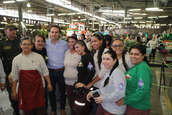 Rueda de prensa Alumbrado Navideño 2017
Rueda de prensa Alumbrado Navideño 2017
Fecha: Noviembre 3 de 2017
Para descargar esta fotografía en alta resolución, haga clic sobre la imagen hasta que la misma se despliegue en la pantalla completa; luego dé clic derecho y elija la opción "guardar imagen como". 
En caso de publicación por cualquier medio, solicitamos acompañarla del crédito: "Foto EPM"
Palabras clave: Rueda de prensa Alumbrado Navideño 2017