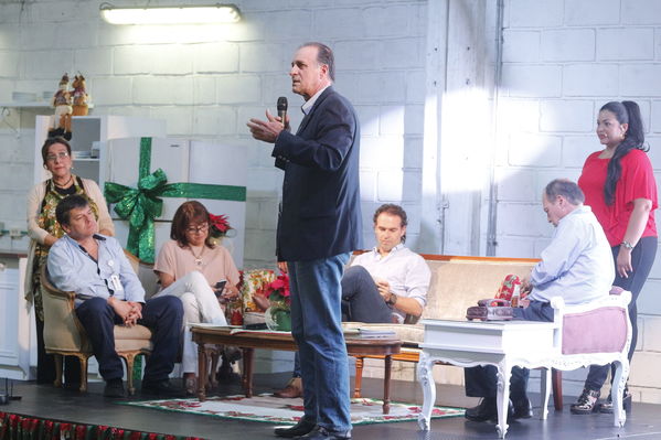 Rueda de prensa Alumbrado Navideño 2017
Rueda de prensa Alumbrado Navideño 2017
Fecha: Noviembre 3 de 2017
Para descargar esta fotografía en alta resolución, haga clic sobre la imagen hasta que la misma se despliegue en la pantalla completa; luego dé clic derecho y elija la opción "guardar imagen como". 
En caso de publicación por cualquier medio, solicitamos acompañarla del crédito: "Foto EPM"
Palabras clave: Rueda de prensa Alumbrado Navideño 2017