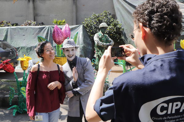 Rueda de prensa Alumbrado Navideño 2017
Rueda de prensa Alumbrado Navideño 2017
Fecha: Noviembre 3 de 2017
Para descargar esta fotografía en alta resolución, haga clic sobre la imagen hasta que la misma se despliegue en la pantalla completa; luego dé clic derecho y elija la opción "guardar imagen como". 
En caso de publicación por cualquier medio, solicitamos acompañarla del crédito: "Foto EPM"
Palabras clave: Rueda de prensa Alumbrado Navideño 2017