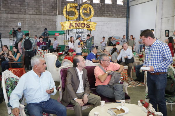 Rueda de prensa Alumbrado Navideño 2017
Rueda de prensa Alumbrado Navideño 2017
Fecha: Noviembre 3 de 2017
Para descargar esta fotografía en alta resolución, haga clic sobre la imagen hasta que la misma se despliegue en la pantalla completa; luego dé clic derecho y elija la opción "guardar imagen como". 
En caso de publicación por cualquier medio, solicitamos acompañarla del crédito: "Foto EPM"
Palabras clave: Rueda de prensa Alumbrado Navideño 2017