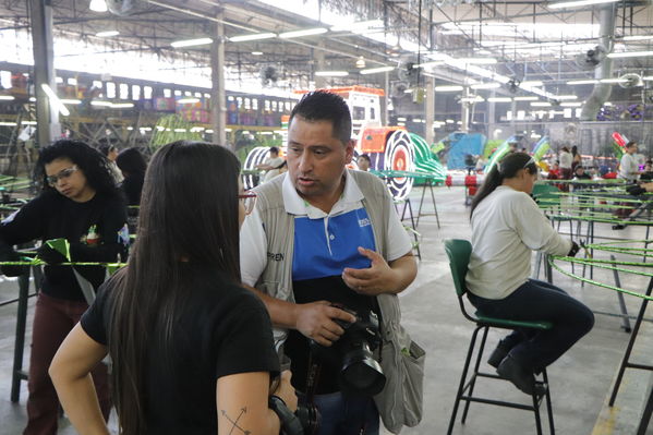 Rueda de prensa Alumbrado Navideño 2017
Rueda de prensa Alumbrado Navideño 2017
Fecha: Noviembre 3 de 2017
Para descargar esta fotografía en alta resolución, haga clic sobre la imagen hasta que la misma se despliegue en la pantalla completa; luego dé clic derecho y elija la opción "guardar imagen como". 
En caso de publicación por cualquier medio, solicitamos acompañarla del crédito: "Foto EPM"
Palabras clave: Rueda de prensa Alumbrado Navideño 2017