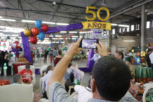 Rueda de prensa Alumbrado Navideño 2017
Rueda de prensa Alumbrado Navideño 2017
Fecha: Noviembre 3 de 2017
Para descargar esta fotografía en alta resolución, haga clic sobre la imagen hasta que la misma se despliegue en la pantalla completa; luego dé clic derecho y elija la opción "guardar imagen como". 
En caso de publicación por cualquier medio, solicitamos acompañarla del crédito: "Foto EPM"
Palabras clave: Rueda de prensa Alumbrado Navideño 2017