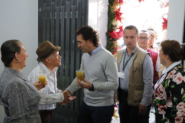 Rueda de prensa Alumbrado Navideño 2017
Rueda de prensa Alumbrado Navideño 2017
Fecha: Noviembre 3 de 2017
Para descargar esta fotografía en alta resolución, haga clic sobre la imagen hasta que la misma se despliegue en la pantalla completa; luego dé clic derecho y elija la opción "guardar imagen como". 
En caso de publicación por cualquier medio, solicitamos acompañarla del crédito: "Foto EPM"
Palabras clave: Rueda prensa Alumbrado Navideño 2017