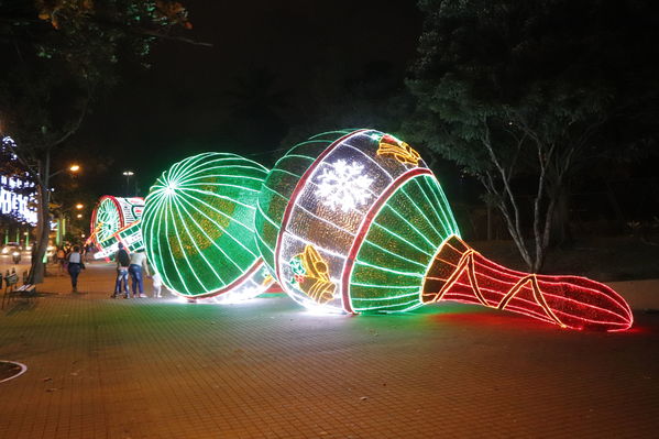 Alumbrado Navideño
Alumbrado Navideño
Fecha: Noviembre 30 de 2017
Para descargar esta fotografía en alta resolución, haga clic sobre la imagen hasta que la misma se despliegue en la pantalla completa; luego dé clic derecho y elija la opción "guardar imagen como". 
En caso de publicación por cualquier medio, solicitamos acompañarla del crédito: "Foto EPM"
