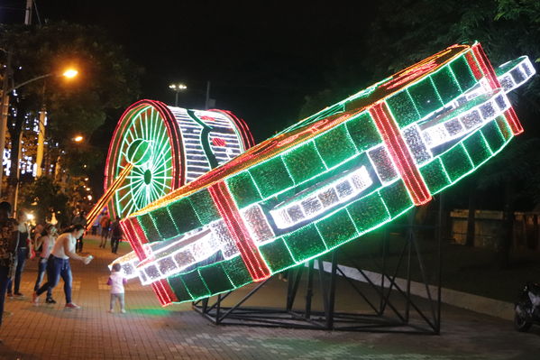 Alumbrado Navideño
Alumbrado Navideño
Fecha: Noviembre 30 de 2017
Para descargar esta fotografía en alta resolución, haga clic sobre la imagen hasta que la misma se despliegue en la pantalla completa; luego dé clic derecho y elija la opción "guardar imagen como". 
En caso de publicación por cualquier medio, solicitamos acompañarla del crédito: "Foto EPM"
Palabras clave: Alumbrado Navideño