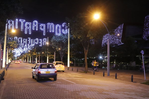 Alumbrado Navideño
Alumbrado Navideño
Fecha: Noviembre 30 de 2017
Para descargar esta fotografía en alta resolución, haga clic sobre la imagen hasta que la misma se despliegue en la pantalla completa; luego dé clic derecho y elija la opción "guardar imagen como". 
En caso de publicación por cualquier medio, solicitamos acompañarla del crédito: "Foto EPM"
Palabras clave: Alumbrado Navideño