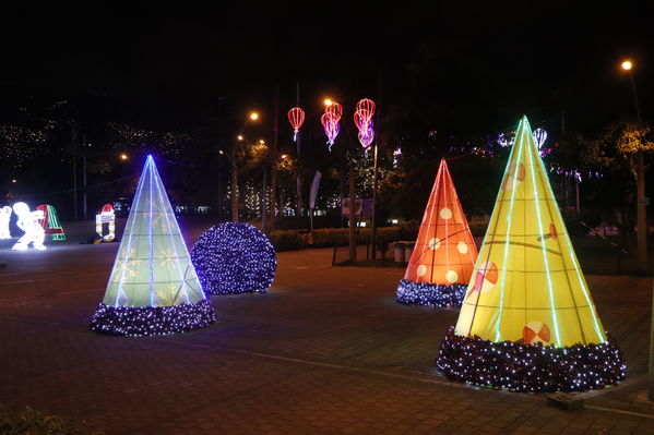 Alumbrado Navideño
Alumbrado Navideño
Fecha: Noviembre 30 de 2017
Para descargar esta fotografía en alta resolución, haga clic sobre la imagen hasta que la misma se despliegue en la pantalla completa; luego dé clic derecho y elija la opción "guardar imagen como". 
En caso de publicación por cualquier medio, solicitamos acompañarla del crédito: "Foto EPM"
Palabras clave: Alumbrado Navideño