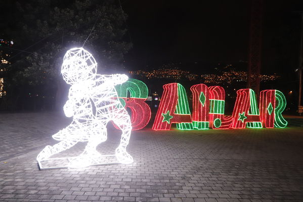 Alumbrado Navideño
Alumbrado Navideño
Fecha: Noviembre 30 de 2017
Para descargar esta fotografía en alta resolución, haga clic sobre la imagen hasta que la misma se despliegue en la pantalla completa; luego dé clic derecho y elija la opción "guardar imagen como". 
En caso de publicación por cualquier medio, solicitamos acompañarla del crédito: "Foto EPM"
Palabras clave: Alumbrado Navideño