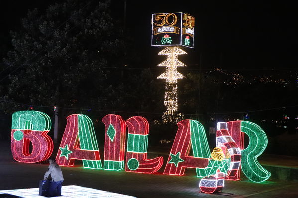 Alumbrado Navideño
Alumbrado Navideño
Fecha: Noviembre 30 de 2017
Para descargar esta fotografía en alta resolución, haga clic sobre la imagen hasta que la misma se despliegue en la pantalla completa; luego dé clic derecho y elija la opción "guardar imagen como". 
En caso de publicación por cualquier medio, solicitamos acompañarla del crédito: "Foto EPM"
Palabras clave: Alumbrado Navideño