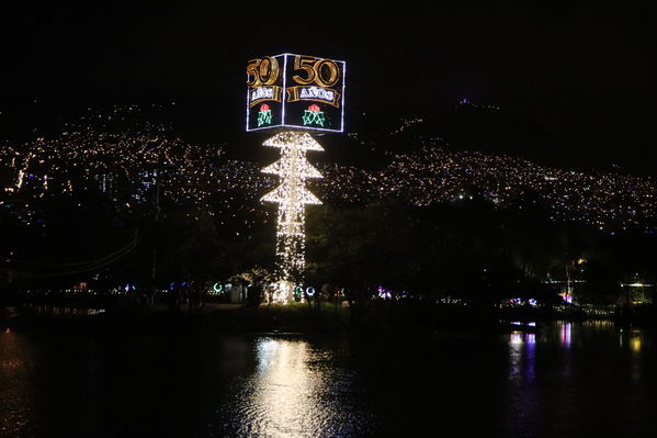 Alumbrado Navideño
Alumbrado Navideño
Fecha: Noviembre 30 de 2017
Para descargar esta fotografía en alta resolución, haga clic sobre la imagen hasta que la misma se despliegue en la pantalla completa; luego dé clic derecho y elija la opción "guardar imagen como". 
En caso de publicación por cualquier medio, solicitamos acompañarla del crédito: "Foto EPM"
Palabras clave: Alumbrado Navideño