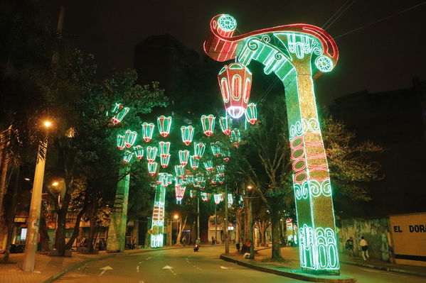 Alumbrado Navideño
Alumbrado Navideño
Fecha: Noviembre 30 de 2017
Para descargar esta fotografía en alta resolución, haga clic sobre la imagen hasta que la misma se despliegue en la pantalla completa; luego dé clic derecho y elija la opción "guardar imagen como". 
En caso de publicación por cualquier medio, solicitamos acompañarla del crédito: "Foto EPM"
Palabras clave: Alumbrado Navideño