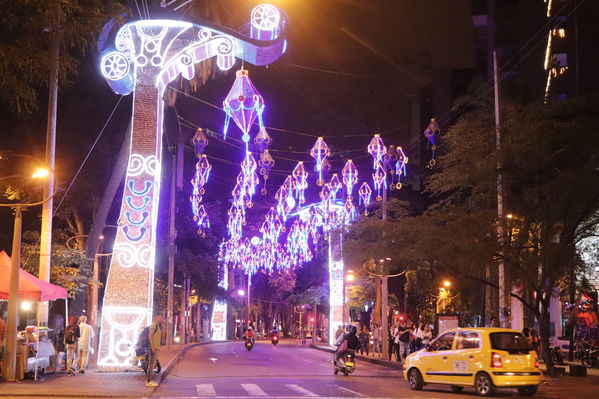 Alumbrado Navideño
Alumbrado Navideño
Fecha: Noviembre 30 de 2017
Para descargar esta fotografía en alta resolución, haga clic sobre la imagen hasta que la misma se despliegue en la pantalla completa; luego dé clic derecho y elija la opción "guardar imagen como". 
En caso de publicación por cualquier medio, solicitamos acompañarla del crédito: "Foto EPM"
Palabras clave: Alumbrado Navideño