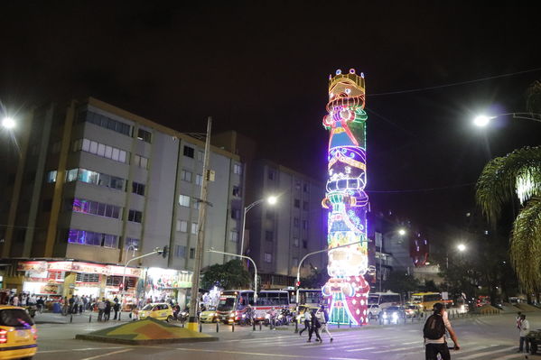 Alumbrado Navideño
Alumbrado Navideño
Fecha: Noviembre 30 de 2017
Para descargar esta fotografía en alta resolución, haga clic sobre la imagen hasta que la misma se despliegue en la pantalla completa; luego dé clic derecho y elija la opción "guardar imagen como". 
En caso de publicación por cualquier medio, solicitamos acompañarla del crédito: "Foto EPM"
Palabras clave: Alumbrado Navideño