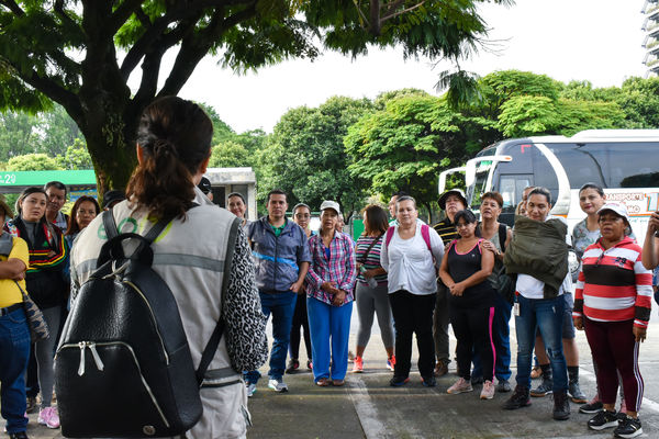 Recorrido Caminos Agua lideres comunitarios Saneamiento Norte
Recorrido de "Los Caminos del Agua" con lideres comunitarios Saneamiento Norte
Fecha: Noviembre 30 de 2019
Para descargar esta fotografía en alta resolución, haga clic sobre la imagen hasta que la misma se despliegue en la pantalla completa; luego dé clic derecho y elija la opción "guardar imagen como".
En caso de publicación por cualquier medio, solicitamos acompañarla del crédito: "Foto EPM"
Palabras clave: Recorrido Caminos Agua lideres comunitarios Saneamiento Norte